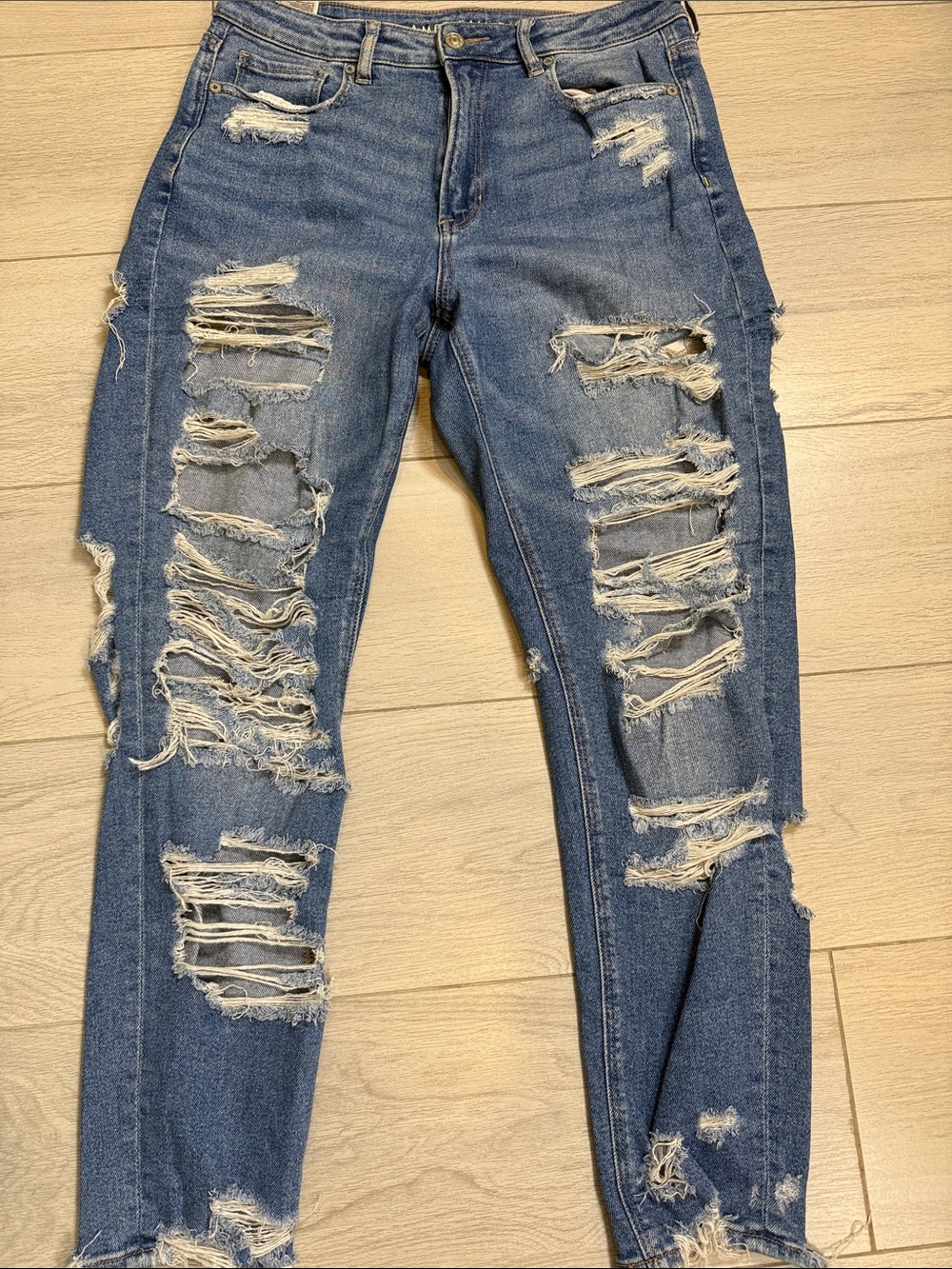 American Eagle Distressed Mom Jeans Size 10 Regular Light Wash Destroyed